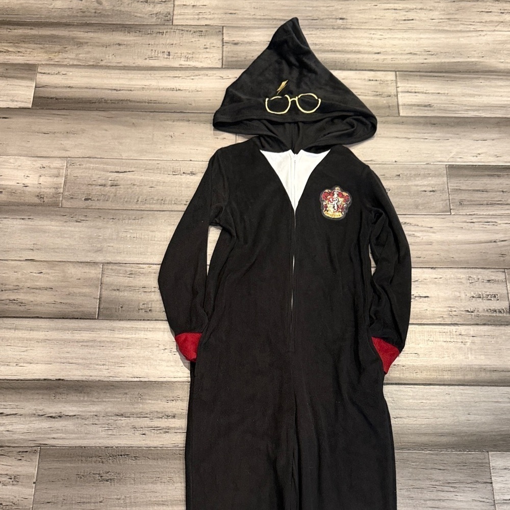 NWOT Harry Potter Black Hooded Onesie with Red Accents - Picture 10 of 15